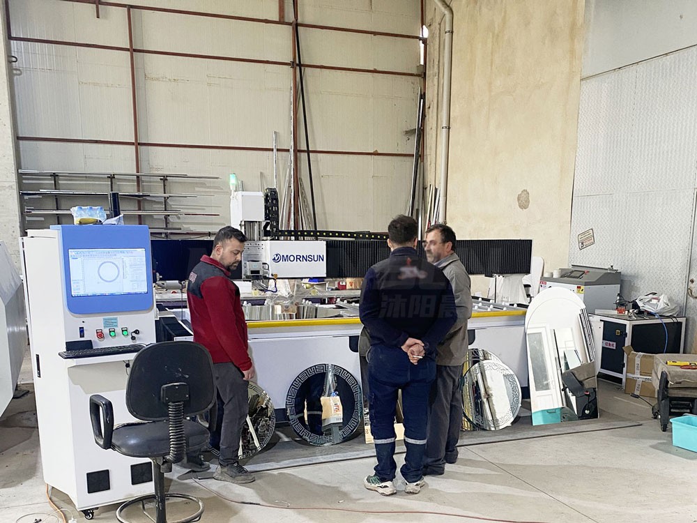 Corso di formazione sull'utilizzo della più recente sabbiatrice laser in Turchia.